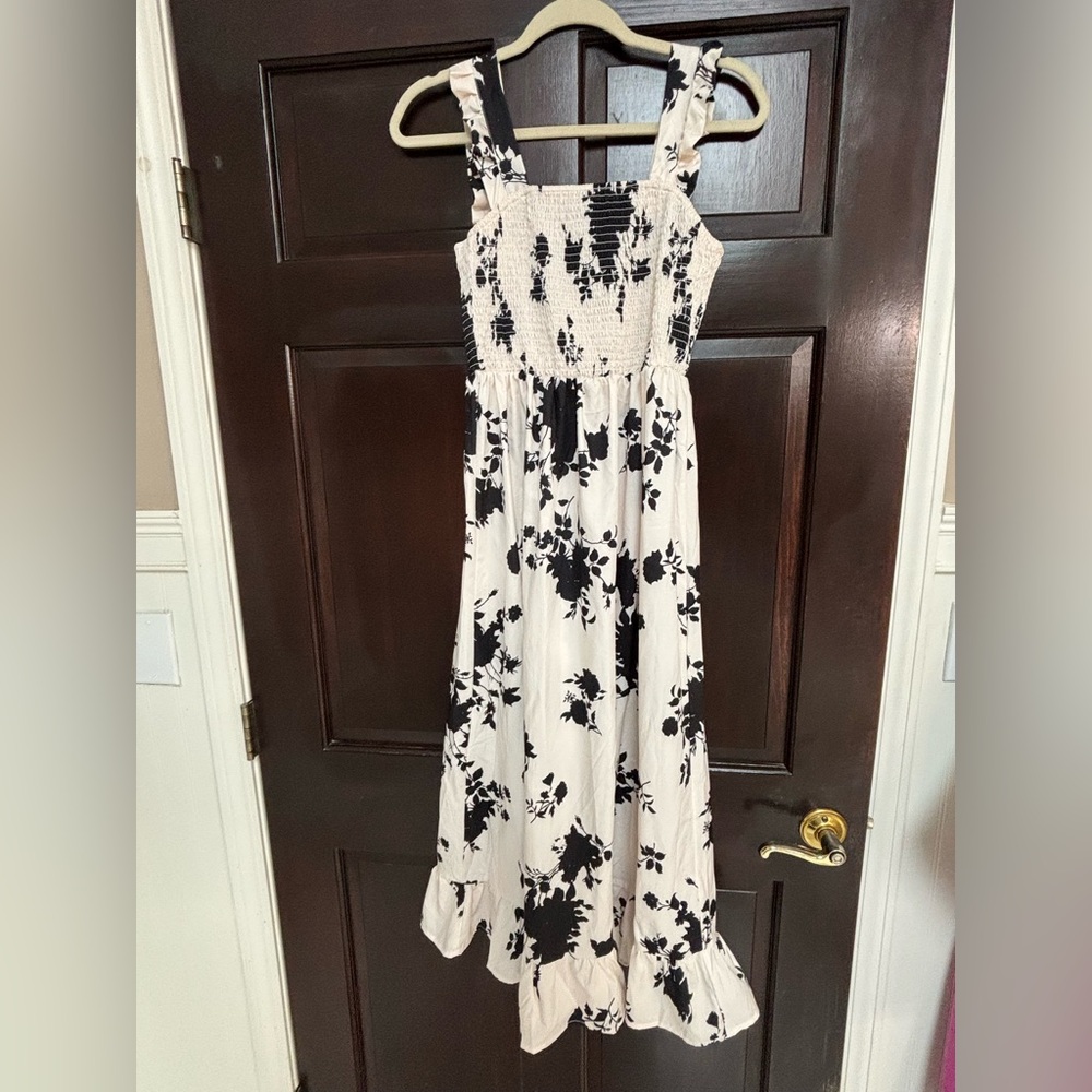 Floral Black and White knee length Dress worn once like new